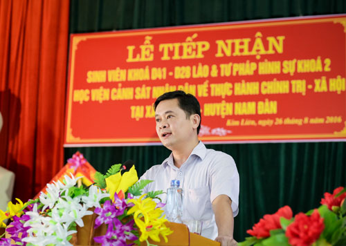Đồng chí Thái Thanh Quý - Ủy viên dự khuyết BCH TW Đảng, Bí thư Huyện ủy Nam Đàn phát biểu tại Lễ tiếp nhận sinh viên